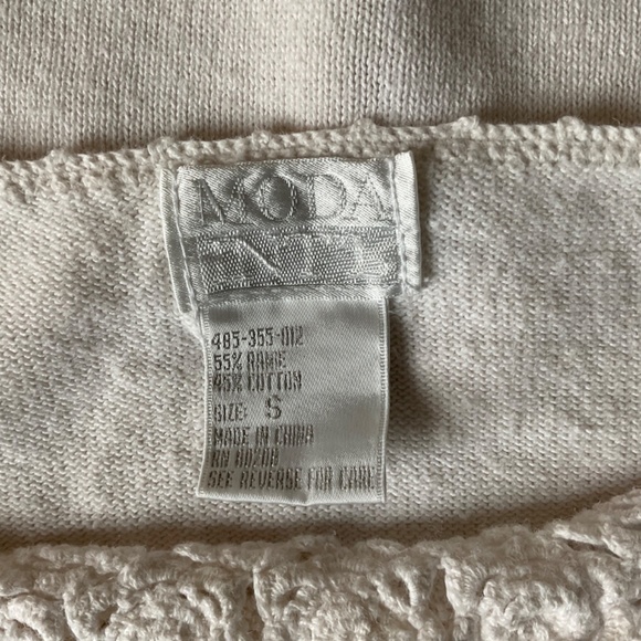 Moda Int’l Crochet Crop Sweater. White. Size S - Picture 7 of 9